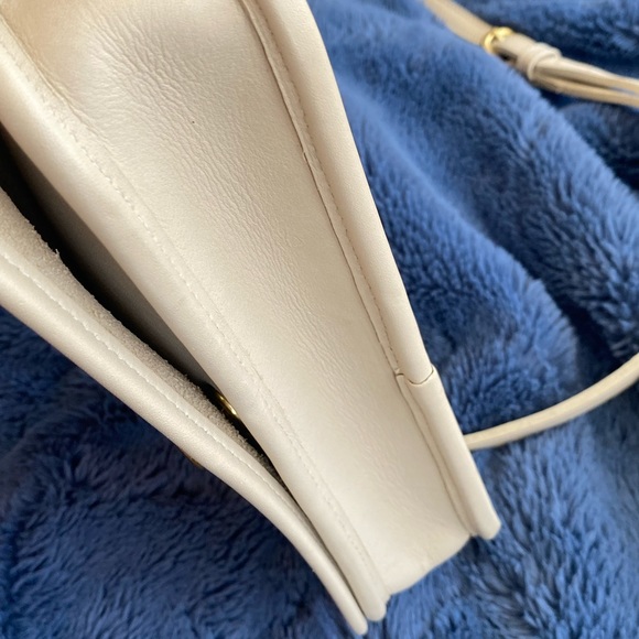 Authentic Vintage Coach Pocket Bag in Bone 9755 - Picture 7 of 16